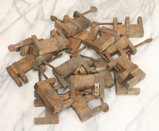 Lot 080 - Grouping Of 17 Vintage Woodworkers Clamps