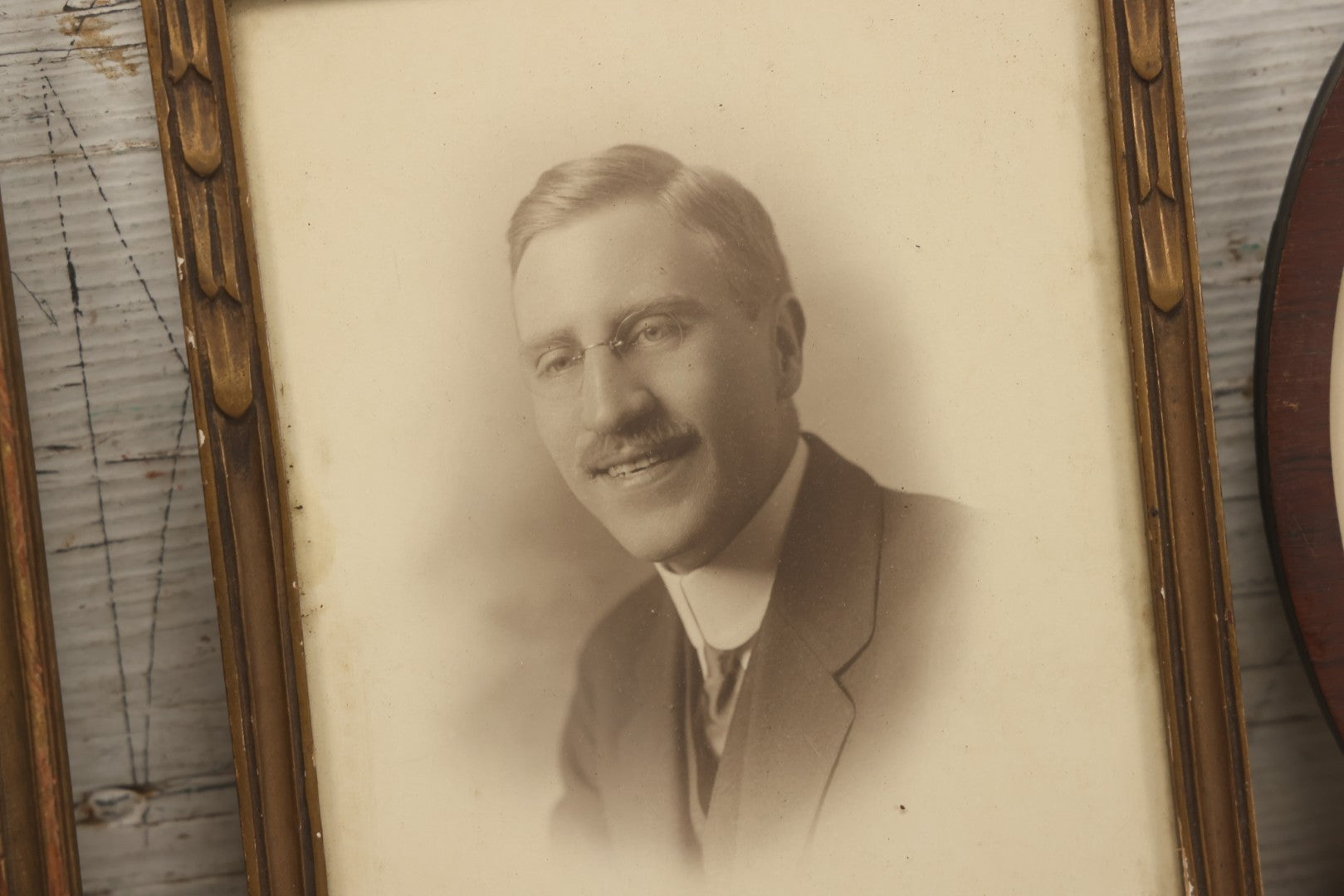 Lot 087 - Grouping Of Four Antique And Vintage Framed Studio Portrait Photographs Of The Howard Family Identified On Verso Including A.T. Howard 1st Dated 1912