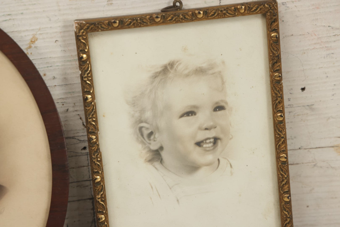 Lot 087 - Grouping Of Four Antique And Vintage Framed Studio Portrait Photographs Of The Howard Family Identified On Verso Including A.T. Howard 1st Dated 1912