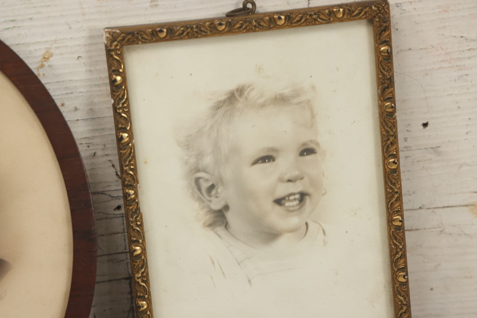 Lot 087 - Grouping Of Four Antique And Vintage Framed Studio Portrait Photographs Of The Howard Family Identified On Verso Including A.T. Howard 1st Dated 1912
