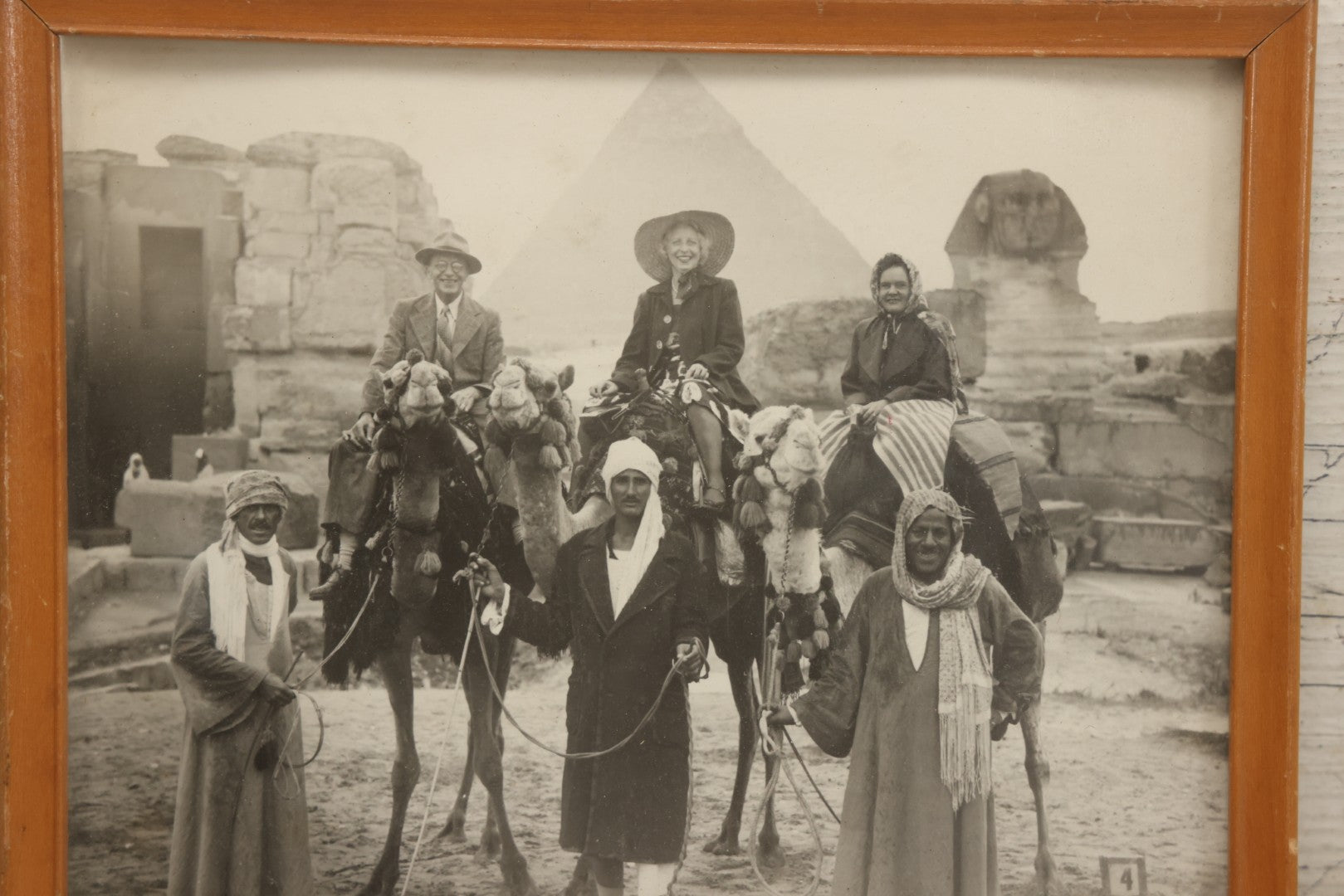 Lot 088 - Vintage Black And White Tourism Photograph Of Three Tourists On Camels At The Giza Pyramids With Great Sphinx, Egypt, In Modern Frame