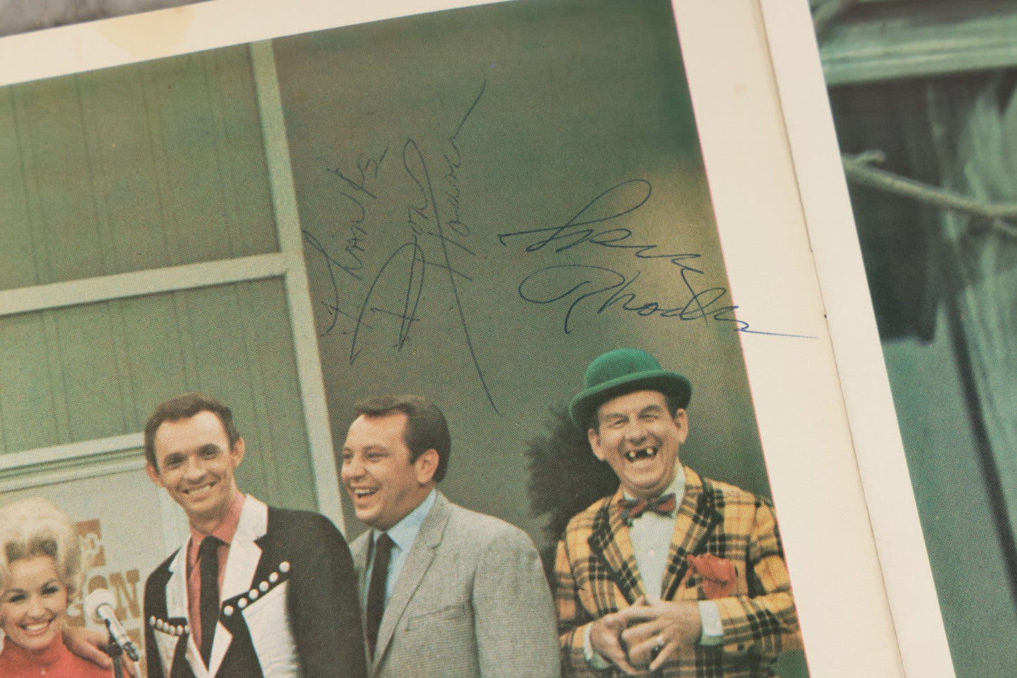 Lot 093 - Vintage “Welcome To The Porter Wagoner Show” Nashville Program With Autographs, Including Dolly Parton