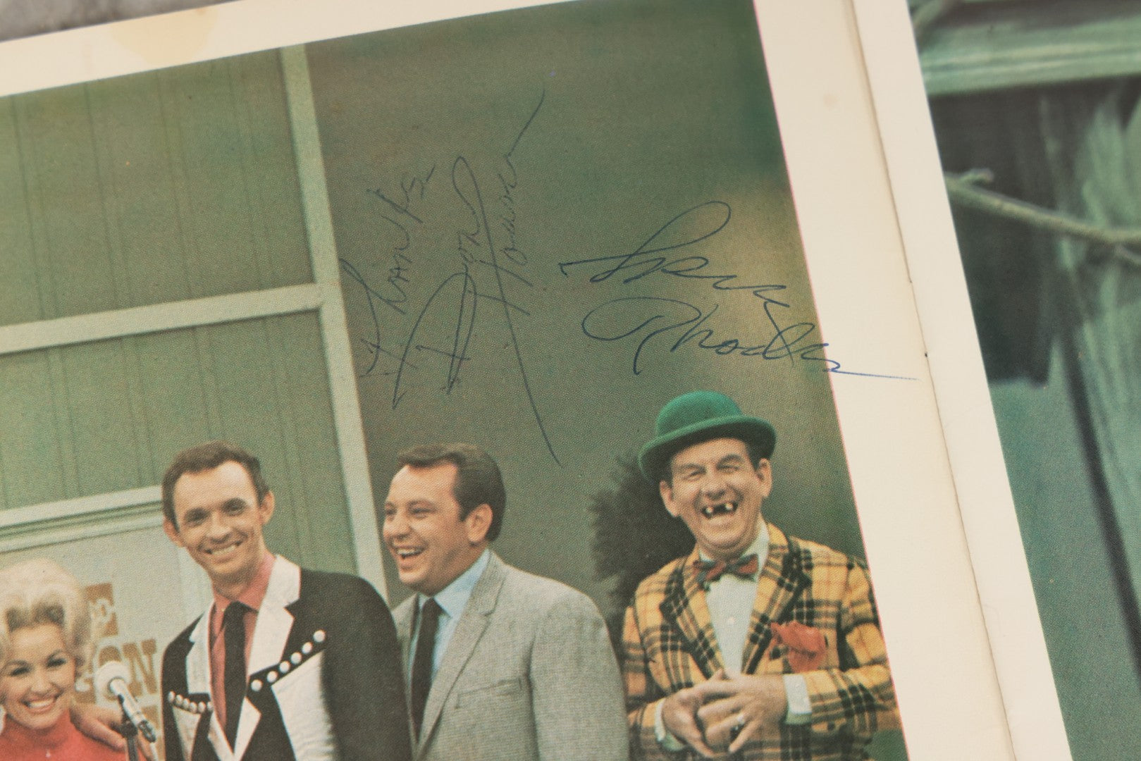 Lot 093 - Vintage “Welcome To The Porter Wagoner Show” Nashville Program With Autographs, Including Dolly Parton