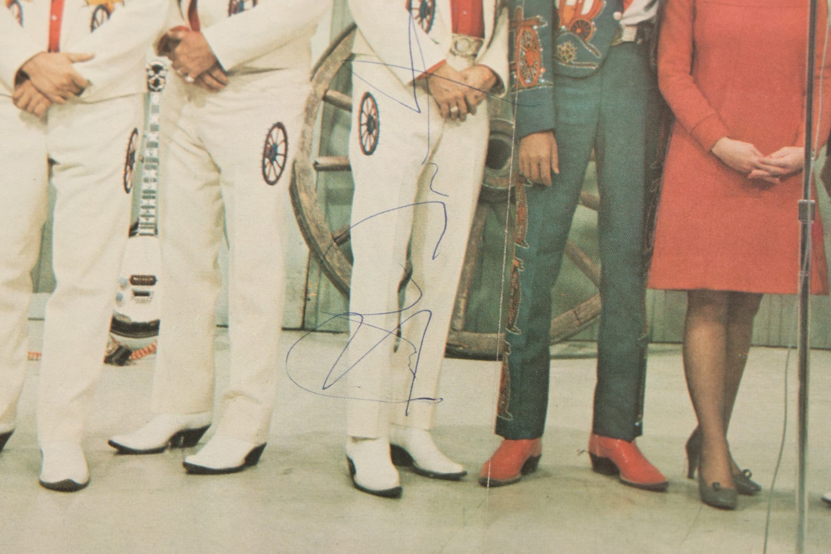 Lot 093 - Vintage “Welcome To The Porter Wagoner Show” Nashville Program With Autographs, Including Dolly Parton