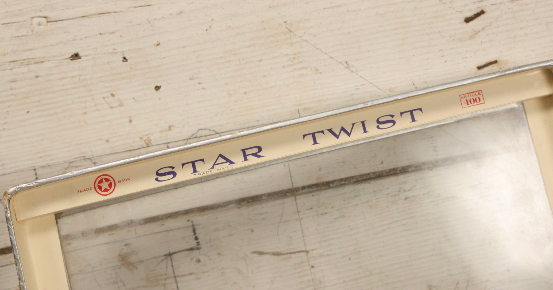 Lot 116 - Antique Star Twist Silver Thread Display Case With Hinged Lid, Pastel Colored Cotton Thread On Wooden Spools, And Ribbon Supports, American Thread Co., Fall River, Massachusetts