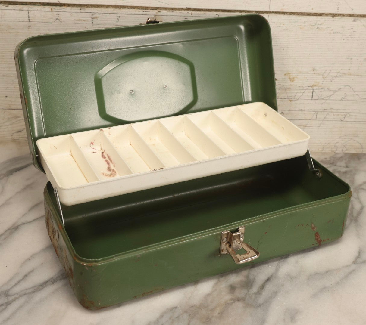 Lot 124 - Vintage Victor Green Metal Tackle Box With White Slotted Tray, Atco Lititz, Pennsylvania