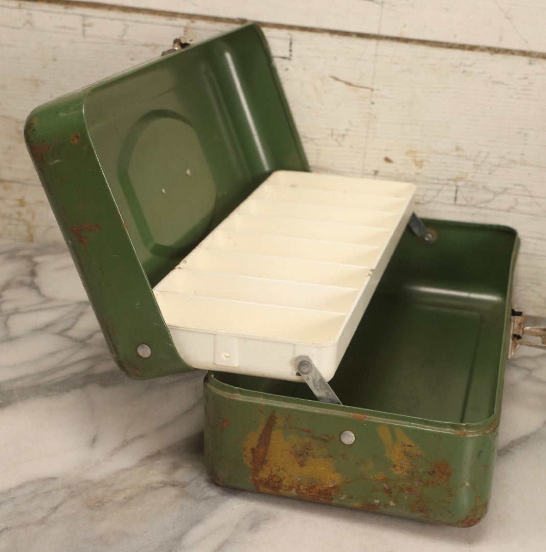 Lot 124 - Vintage Victor Green Metal Tackle Box With White Slotted Tray, Atco Lititz, Pennsylvania