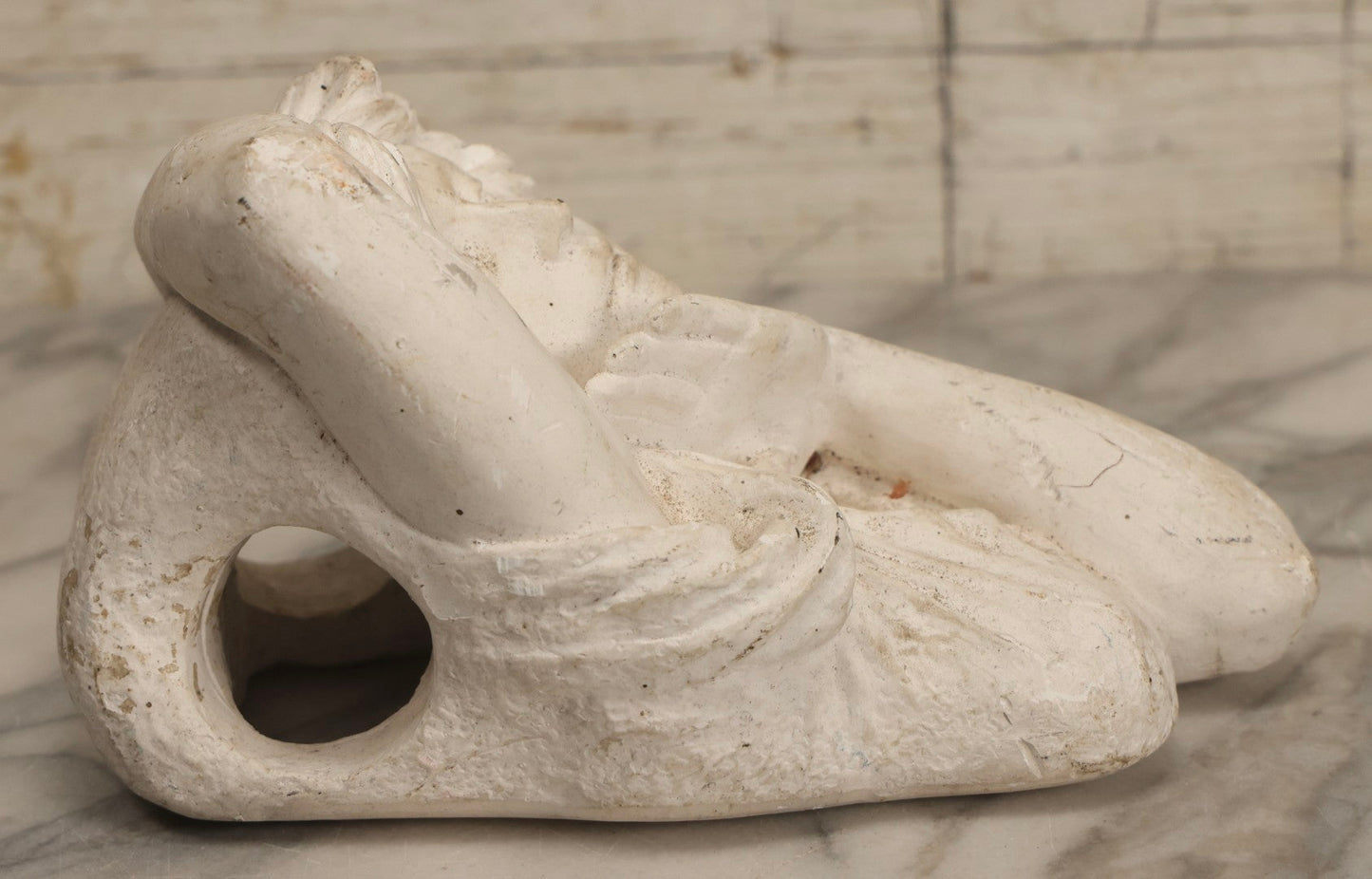 Lot 134 - Vintage Chalkware Wall Hanging Statue Of Woman With Hands Framing Face, Accents Unlimited Inc