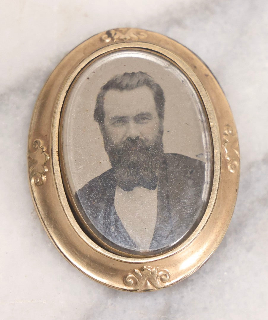 Lot 016 - Antique Tintype Portrait Brooch In Oval Metal Mount With Photo Of Bearded Gentleman