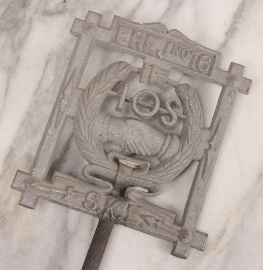 Lot 019 - Antique Independent Order Of Svithiod Frej Lodge No. 16 (Moline, Illinois) Cast Metal Grave Marker And Flag Holder With Shaking Hands Motif