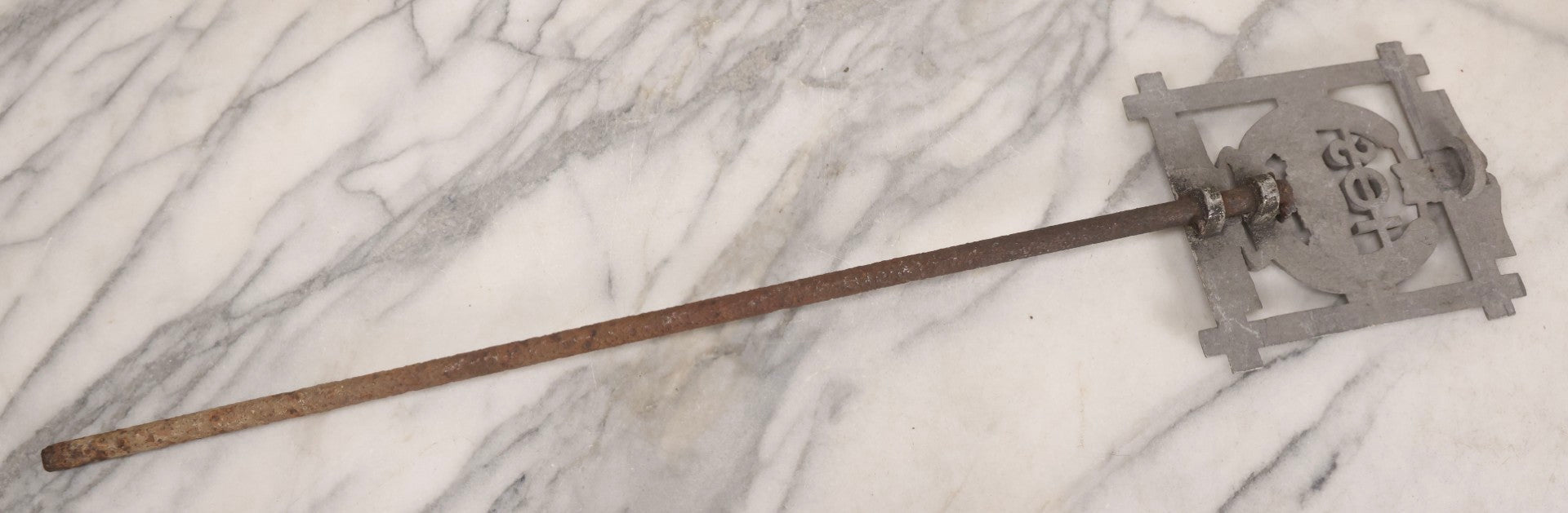 Lot 019 - Antique Independent Order Of Svithiod Frej Lodge No. 16 (Moline, Illinois) Cast Metal Grave Marker And Flag Holder With Shaking Hands Motif