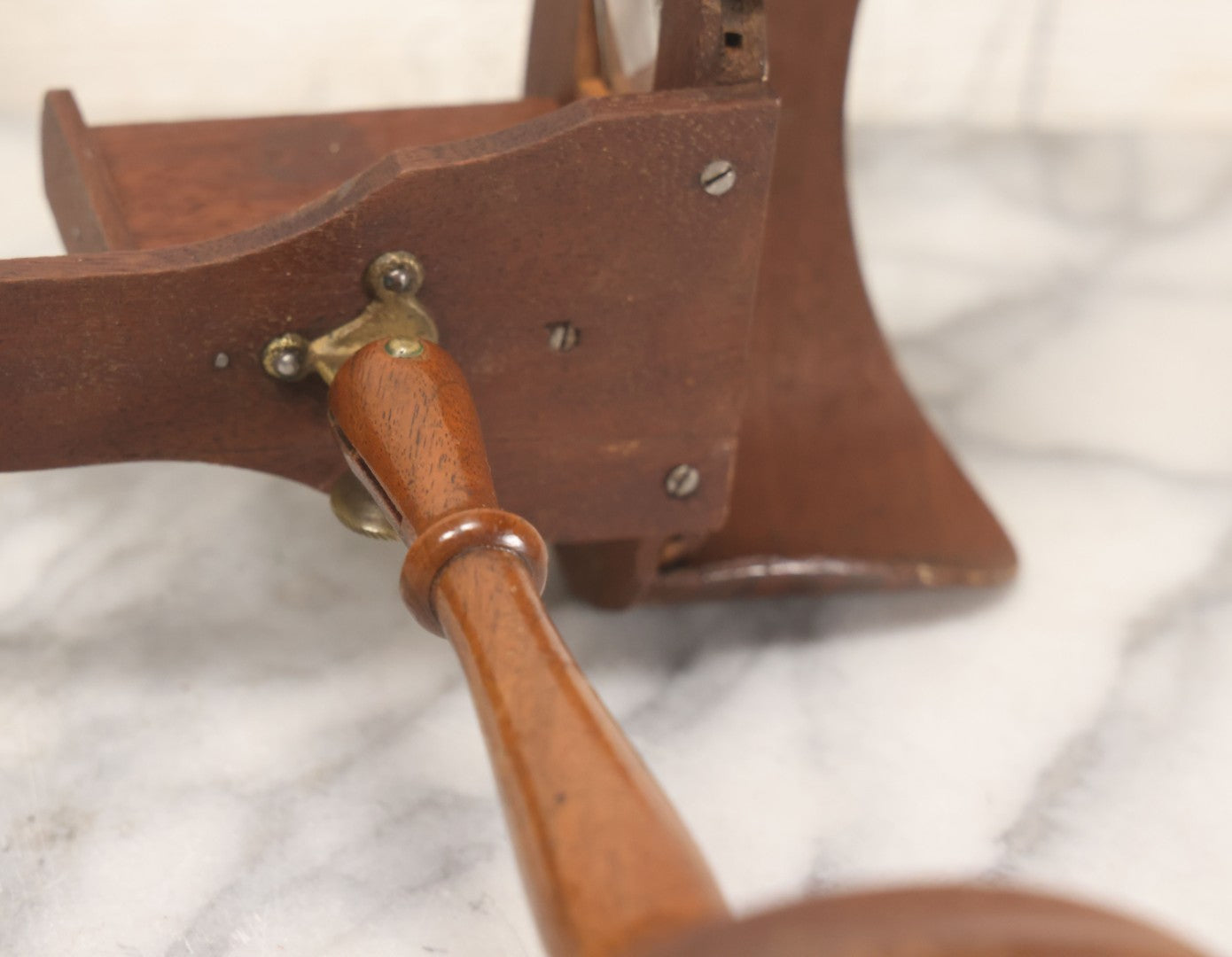 Lot 041 - Antique Wooden Stereoscopic Card Viewer On Turned Pedestal Stand, Complete With Viewing Hood And Card Holder