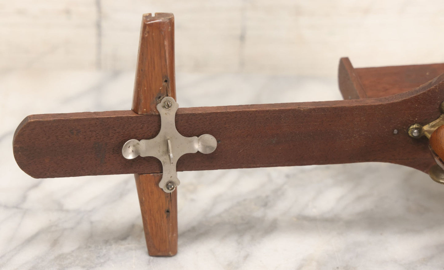 Lot 041 - Antique Wooden Stereoscopic Card Viewer On Turned Pedestal Stand, Complete With Viewing Hood And Card Holder