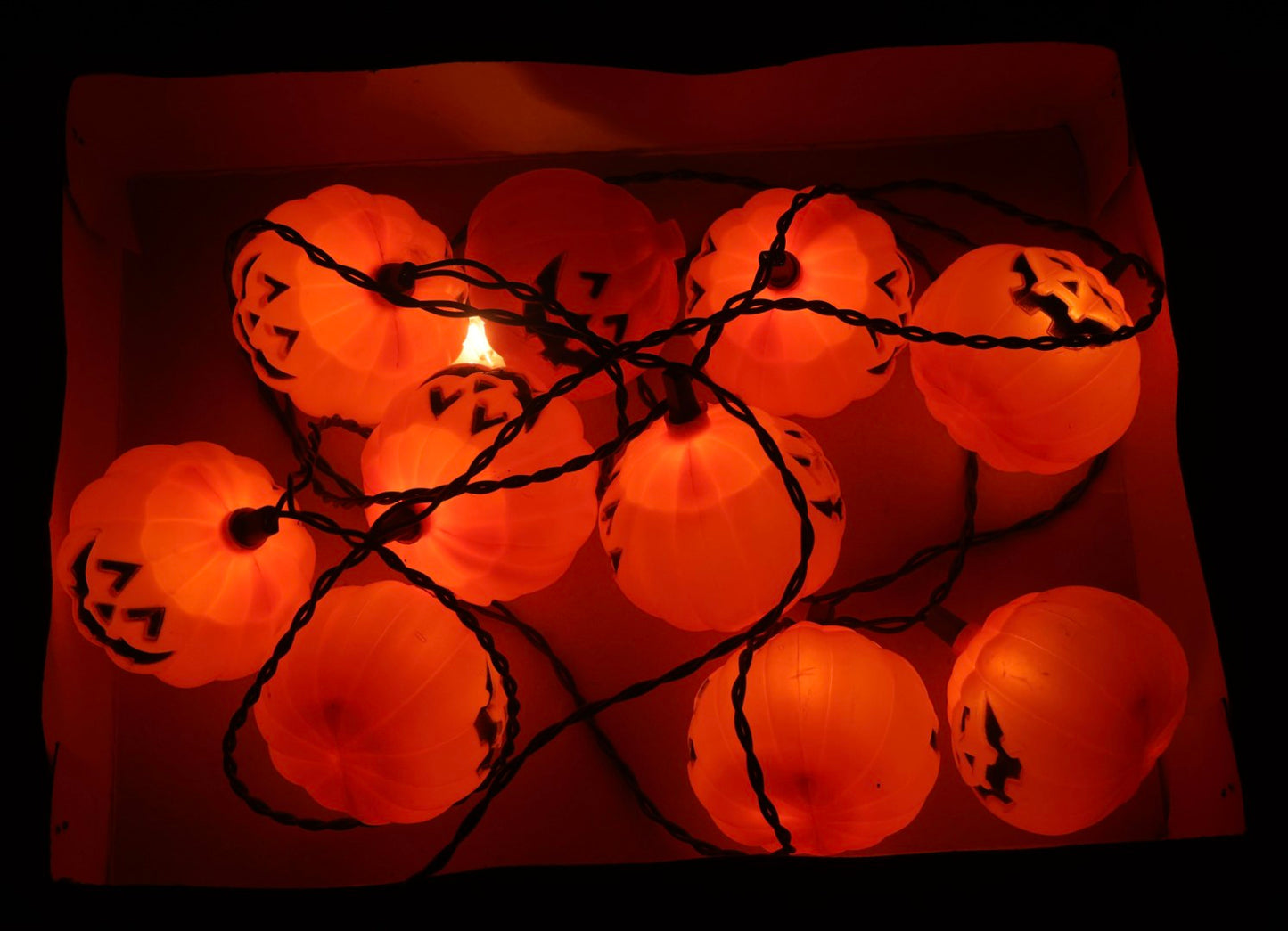 Lot 049 - Vintage Witch Time Brand Halloween Jack O' Lantern String Light Set, 10 Blow Mold Pumpkins, Electro-Plastics Inc., 1988