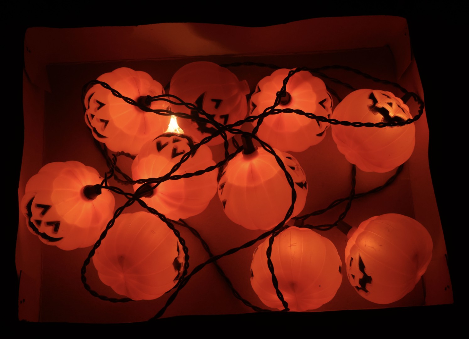 Lot 049 - Vintage Witch Time Brand Halloween Jack O' Lantern String Light Set, 10 Blow Mold Pumpkins, Electro-Plastics Inc., 1988