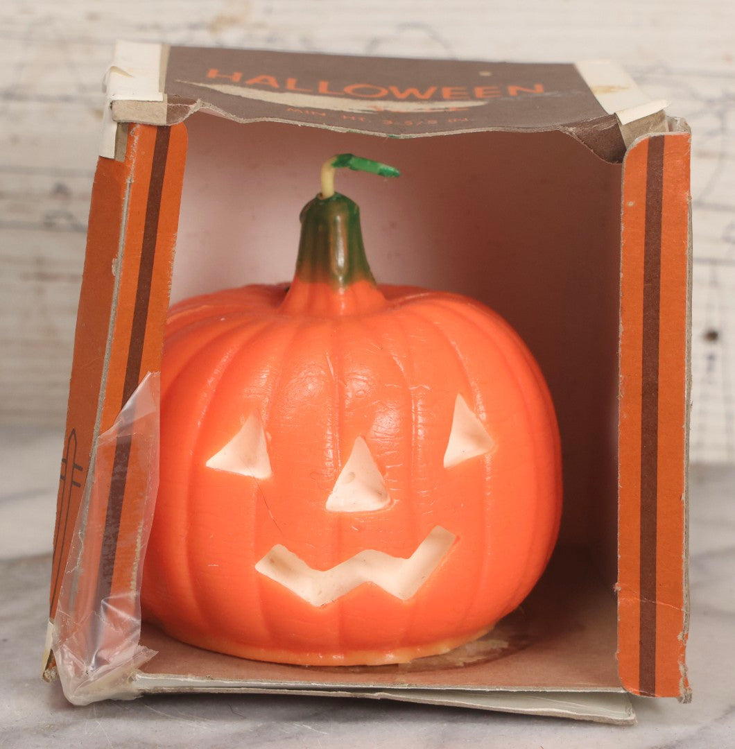 Lot 050 - Trio Of Vintage Halloween Items Including Gurley Jack O' Lantern Candle In Box, Trick-Or-Treat Bag, And Chazy Orchards Ghost Apple Bag