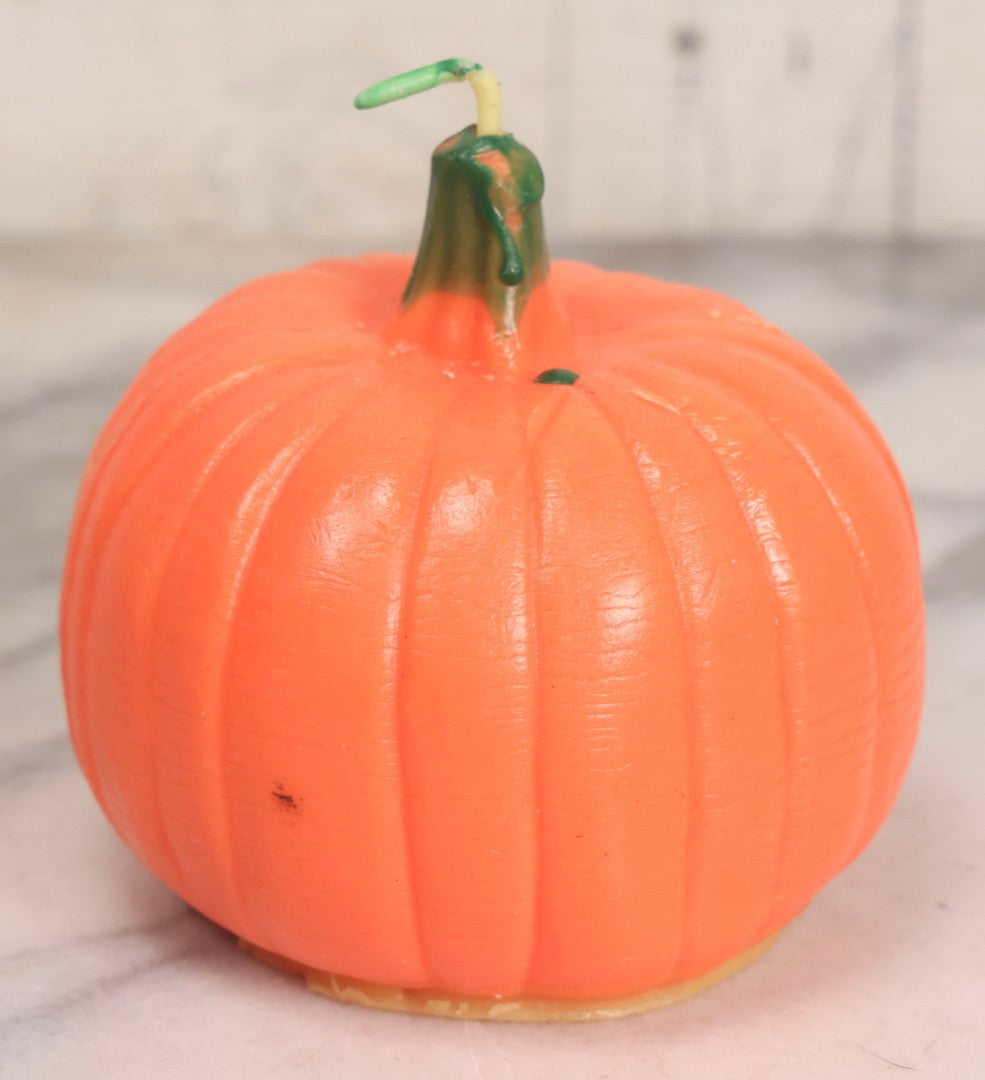 Lot 050 - Trio Of Vintage Halloween Items Including Gurley Jack O' Lantern Candle In Box, Trick-Or-Treat Bag, And Chazy Orchards Ghost Apple Bag