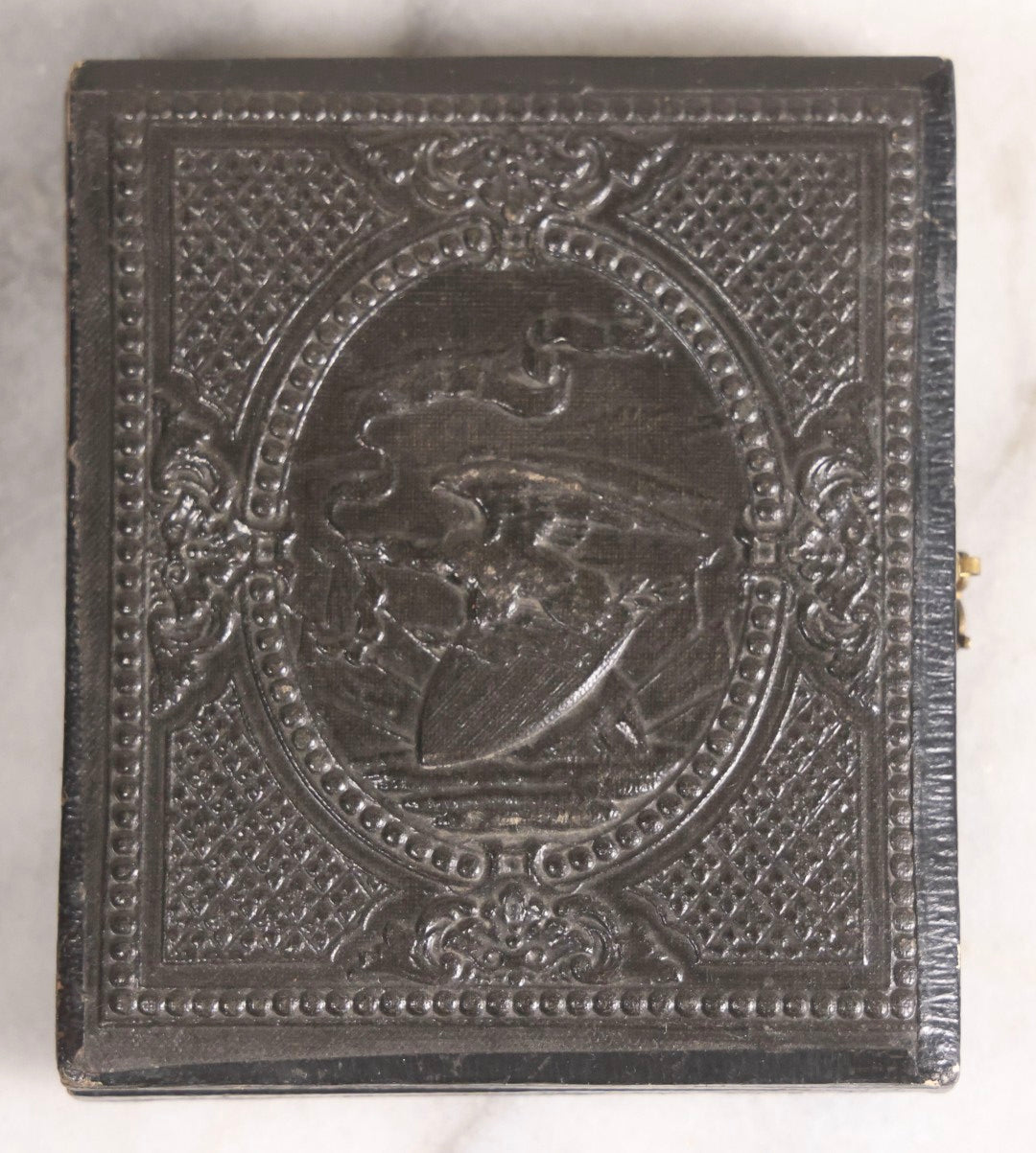 Lot 073 - Antique Civil War–Era Tintype Photograph Of Union Soldier In Uniform With Rifle, 1/6th Plate, In Original Patriotic Eagle Leatherette Case