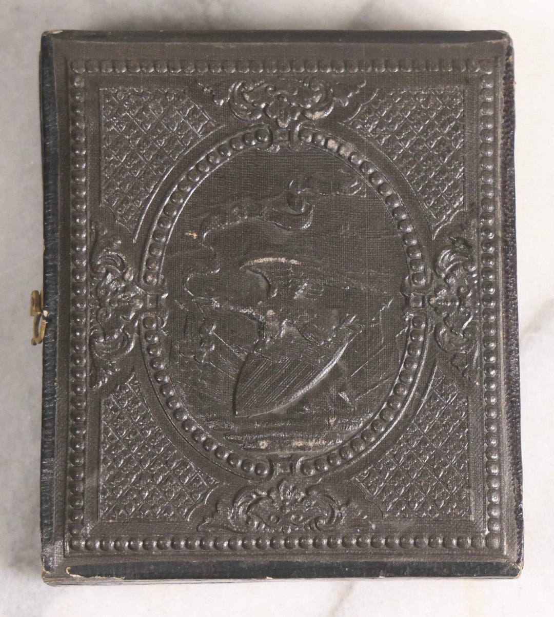 Lot 073 - Antique Civil War–Era Tintype Photograph Of Union Soldier In Uniform With Rifle, 1/6th Plate, In Original Patriotic Eagle Leatherette Case