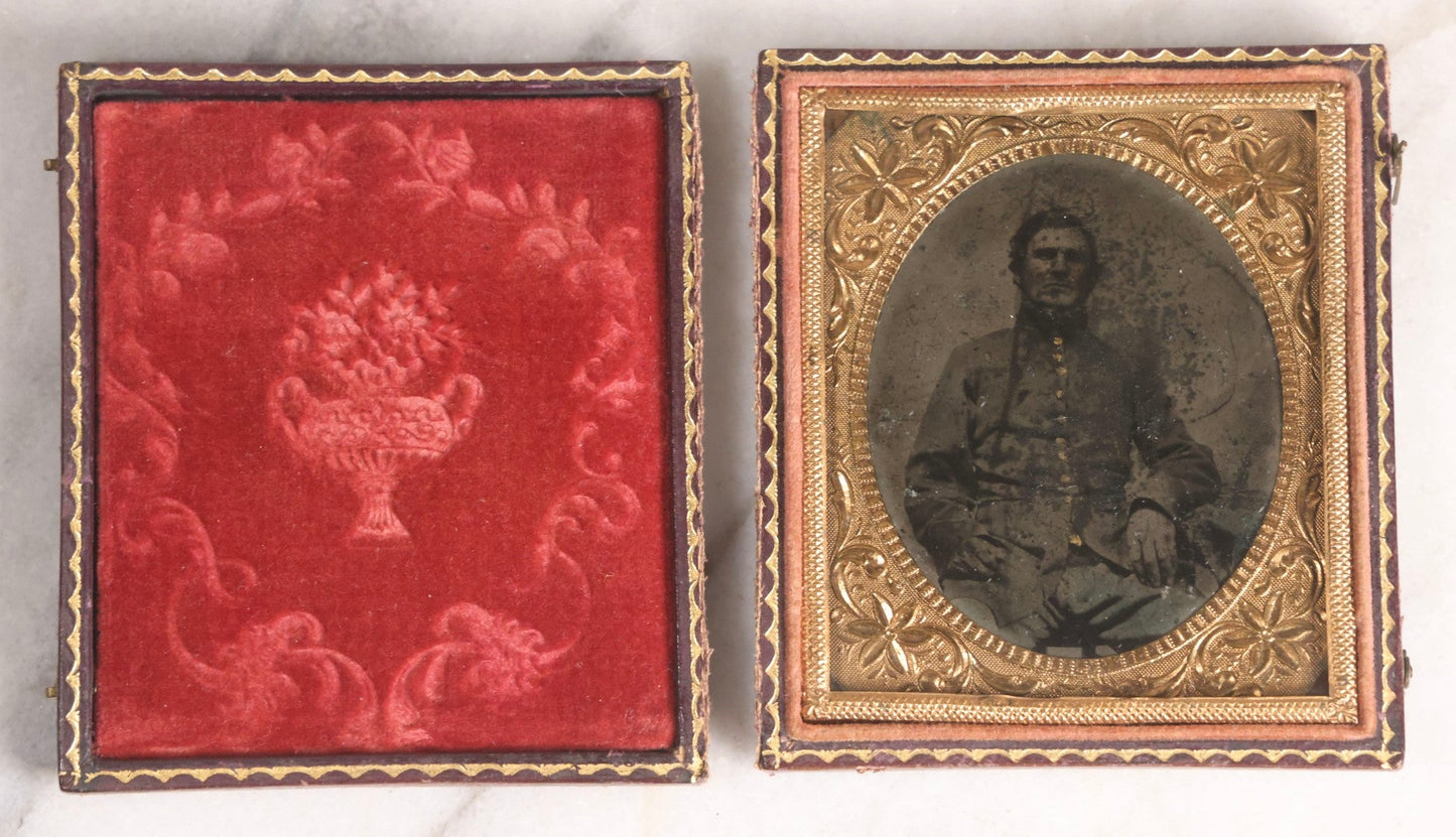 Lot 075 - Antique Civil War–Era Tintype Photograph Of Union Soldier, 1/6th Plate, In Full Split Leatherette Case, Poor Condition