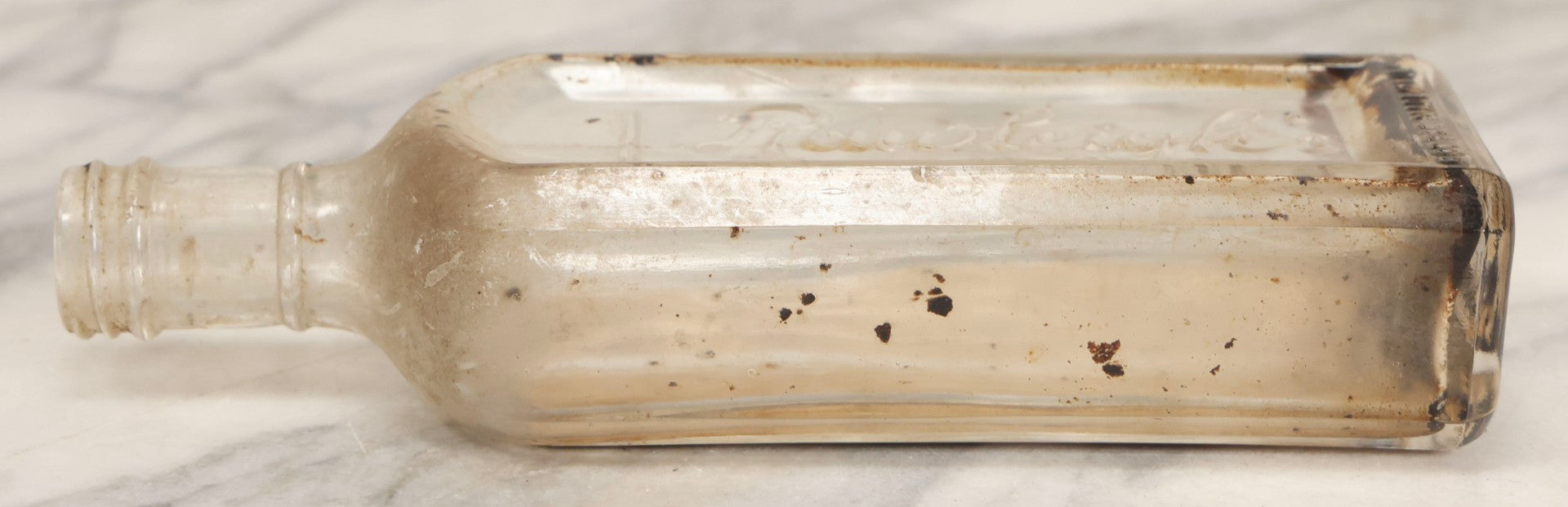 Lot 086 - Antique Rawleigh's Veterinary Application Glass Bottle With Original Paper Label, The W.T. Rawleigh Company, Freeport, Illinois