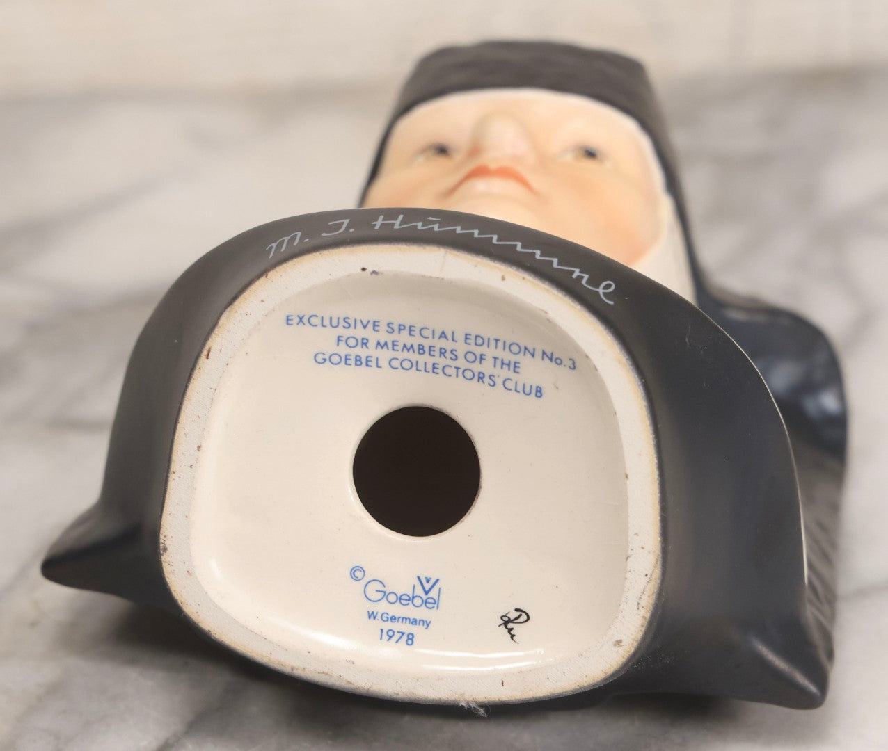 Lot 100 - Trio Of Vintage Porcelain And Ceramic Nun Items Including Music Box, M.J. Hummel Goebel Nun Bust (West Germany, 1978), And Banjo-Playing Nun Figurine