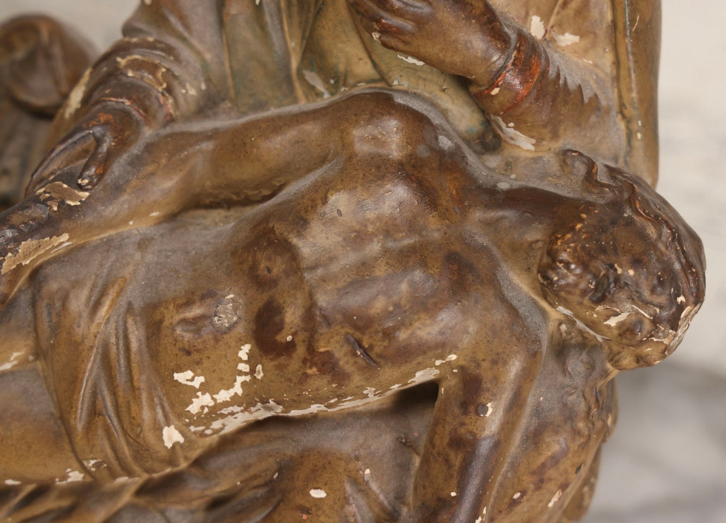 Lot 101 - Vintage Chalkware Pieta Figural Religious Sculpture Depicting The Virgin Mary With The Body Of Christ On Painted Base