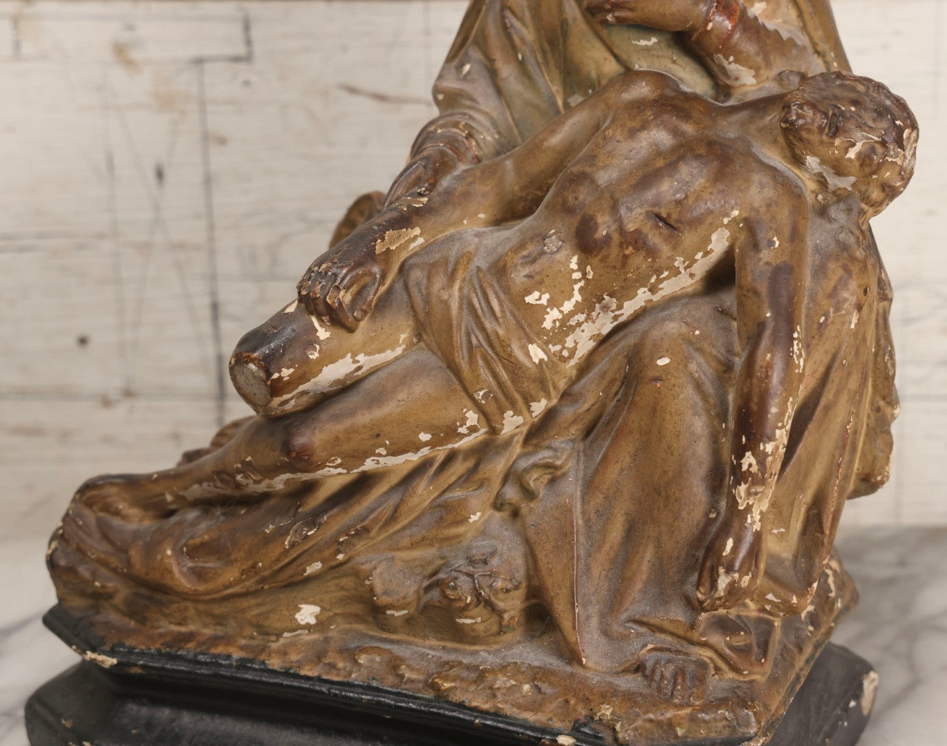 Lot 101 - Vintage Chalkware Pieta Figural Religious Sculpture Depicting The Virgin Mary With The Body Of Christ On Painted Base