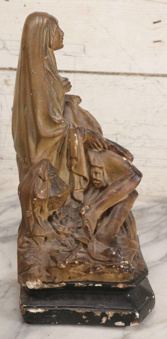 Lot 101 - Vintage Chalkware Pieta Figural Religious Sculpture Depicting The Virgin Mary With The Body Of Christ On Painted Base