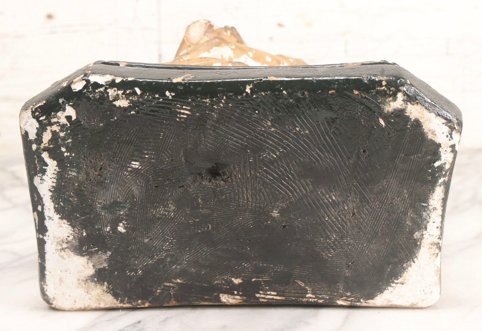 Lot 101 - Vintage Chalkware Pieta Figural Religious Sculpture Depicting The Virgin Mary With The Body Of Christ On Painted Base