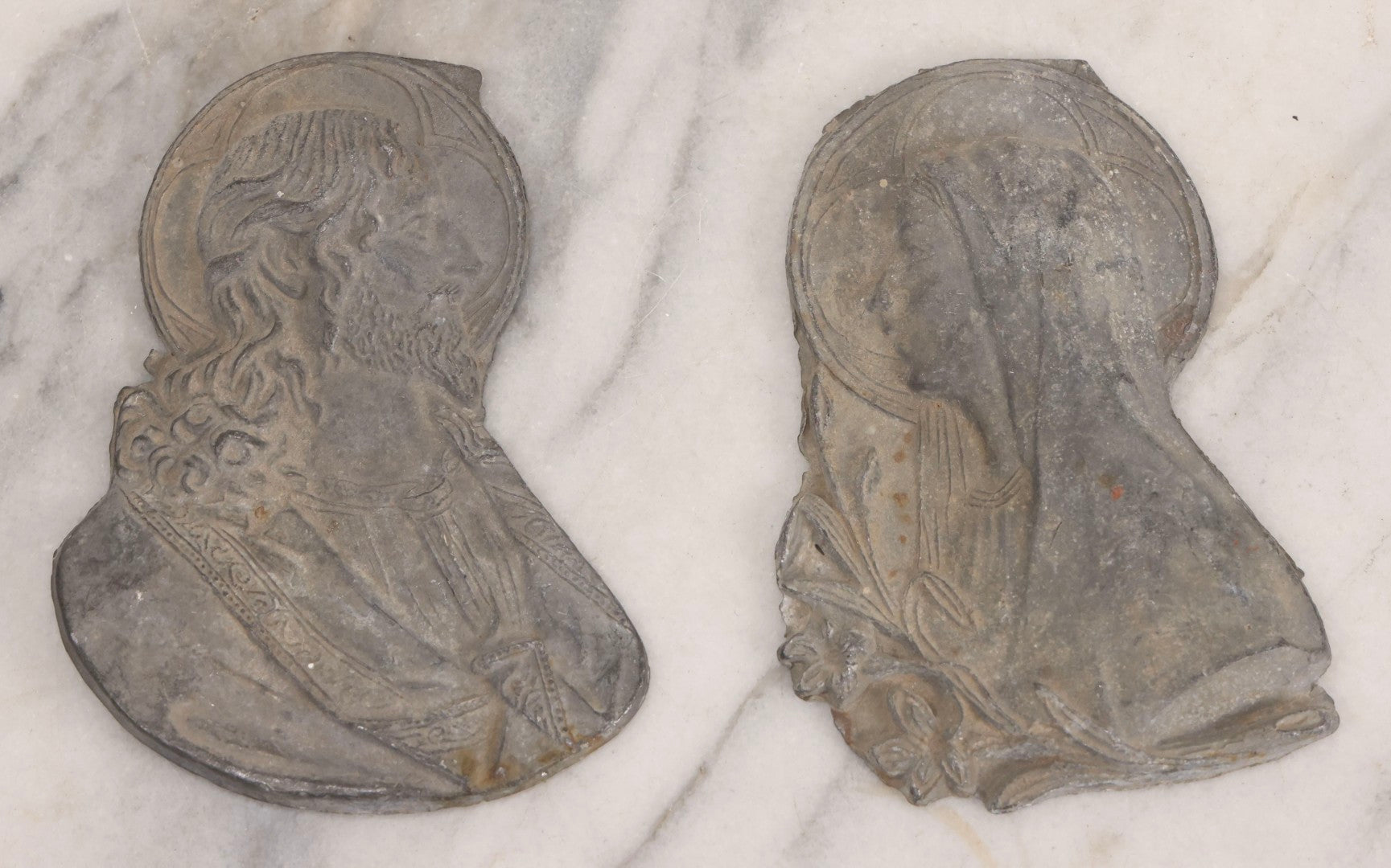 Lot 115 - Pair Of Vintage Cast Metal Religious Plaques Depicting Christ And The Virgin Mary In Profile