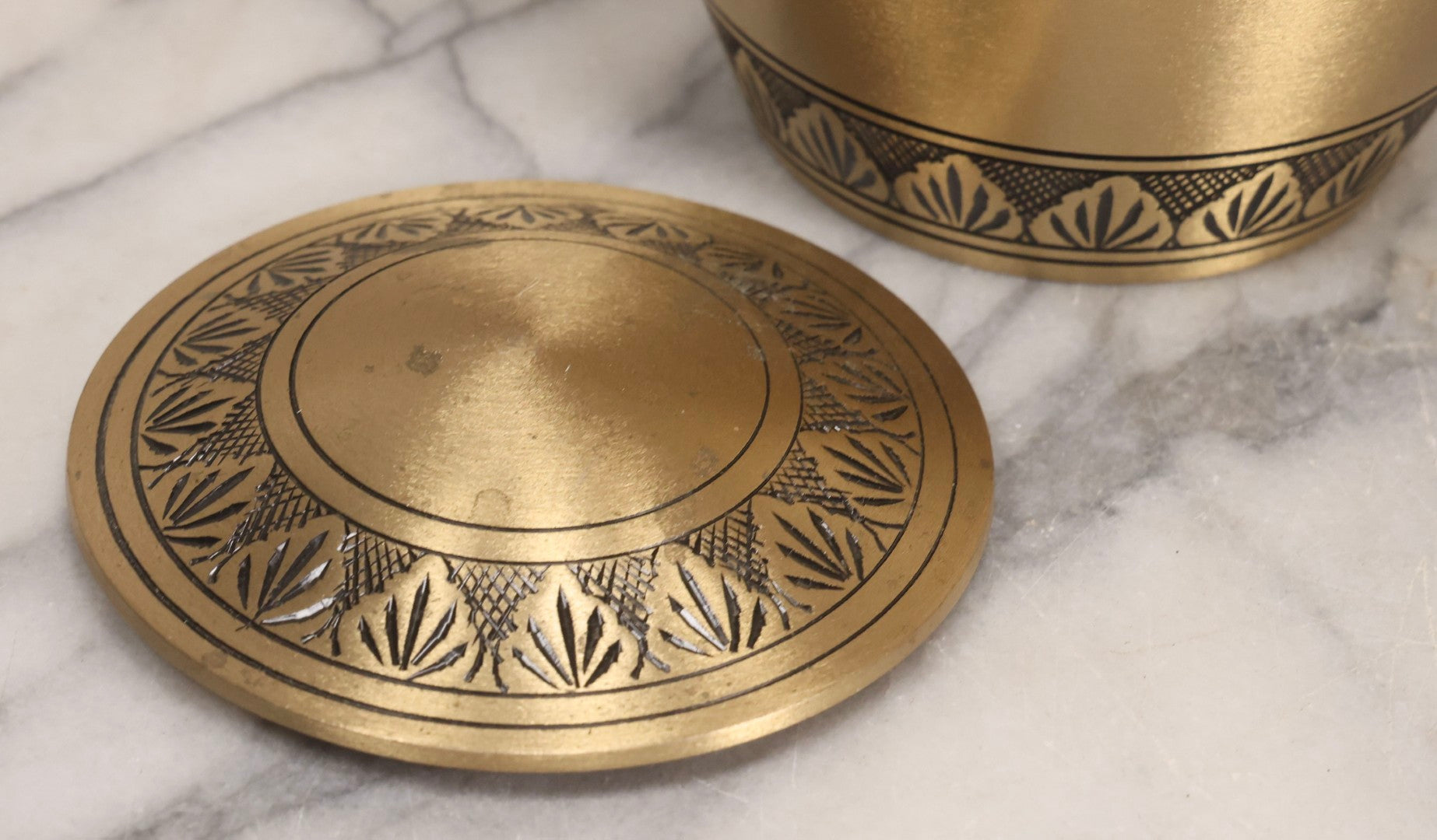 Lot 121 - Modern Brass Cremation Urn With Engraved Decoration And Screw-Off Lid, Made In India