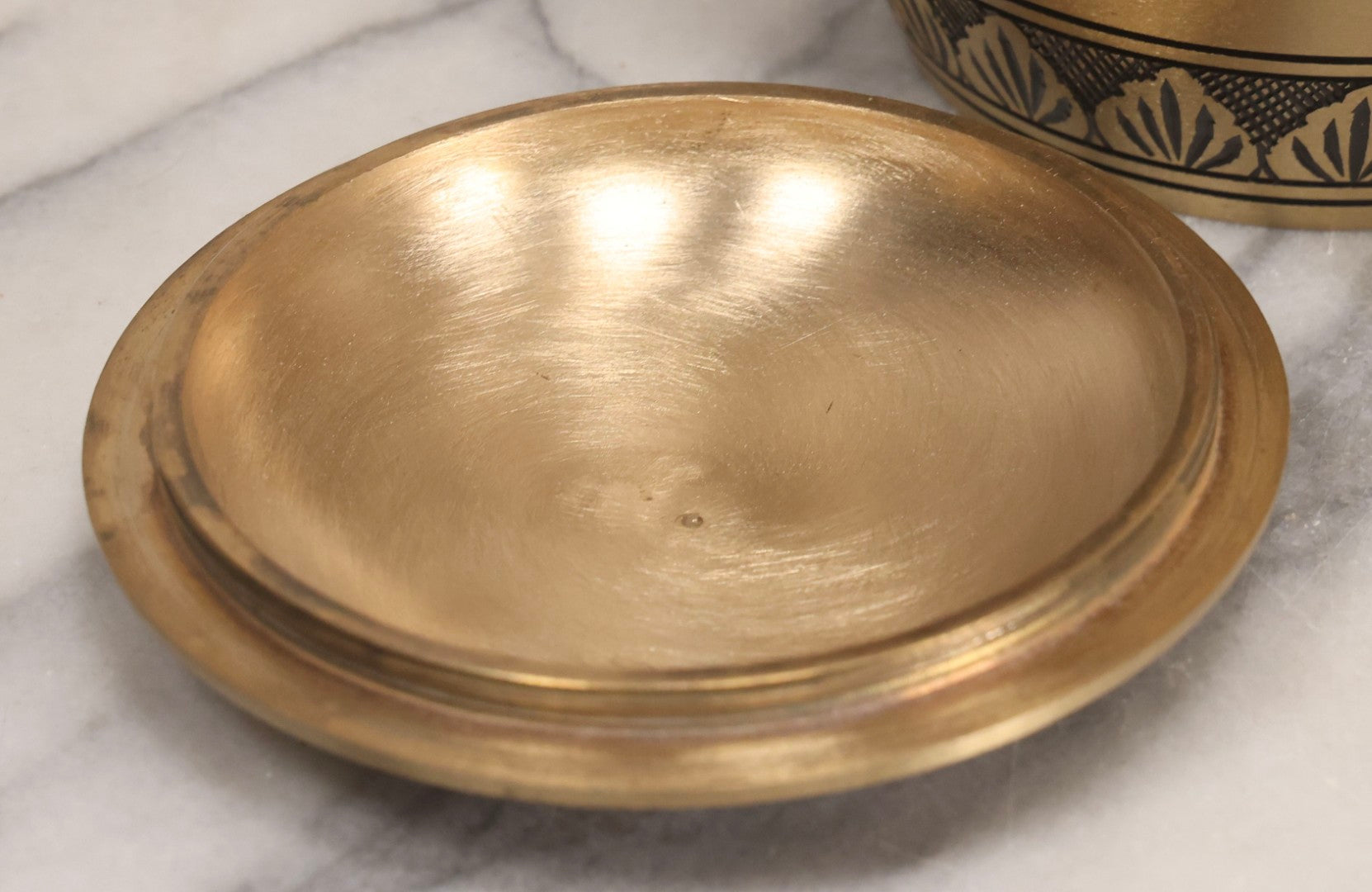 Lot 121 - Modern Brass Cremation Urn With Engraved Decoration And Screw-Off Lid, Made In India