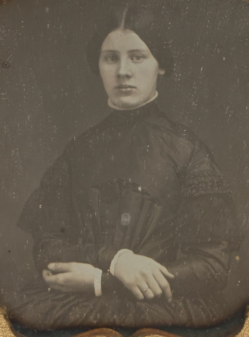 Lot 128 - Antique 1/6th Plate Daguerreotype Photograph Of Young Married Woman Posed In Dark Clothing With Crossed Arms Identified As Alice C. Brooks In Half Leatherette Case