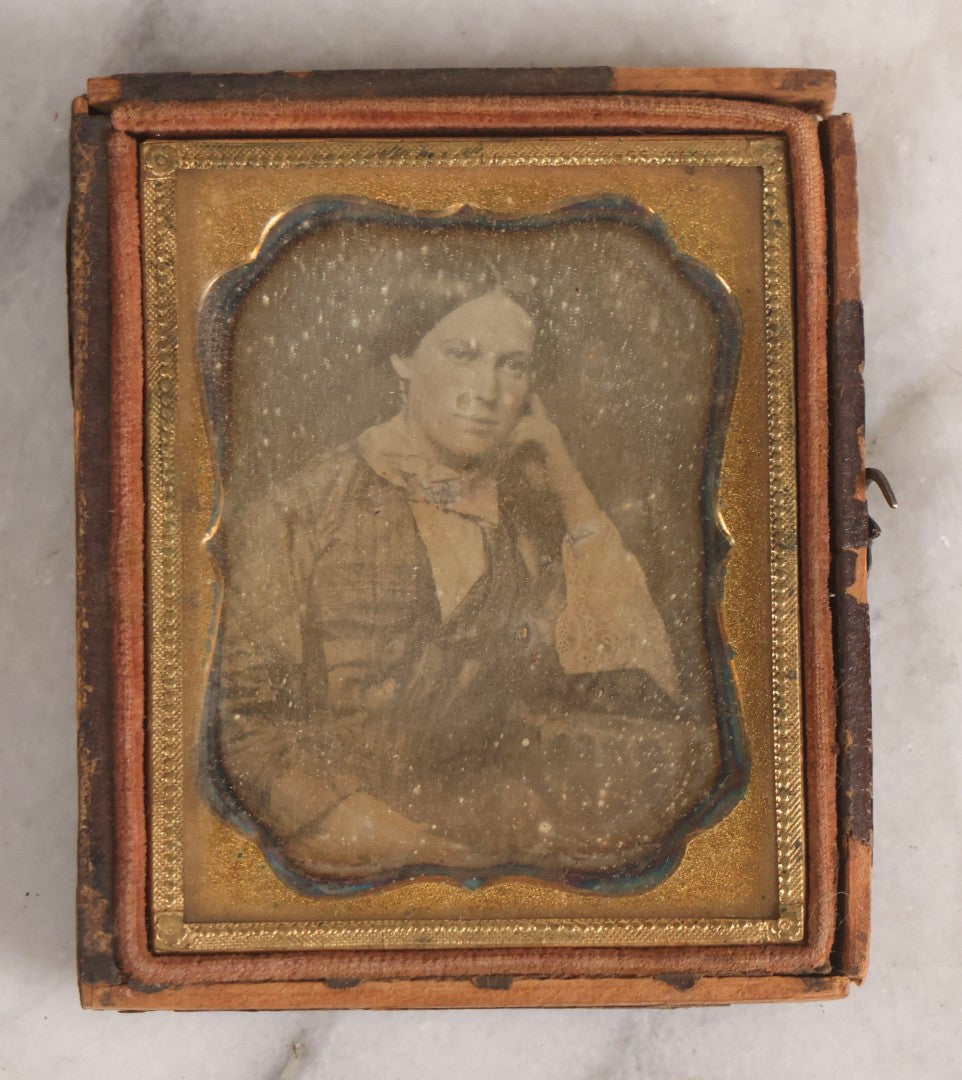 Lot 129 - Antique 1/9th Plate Daguerreotype Photograph Of Woman Resting Her Hand On Her Head In Full Split Leatherette Case