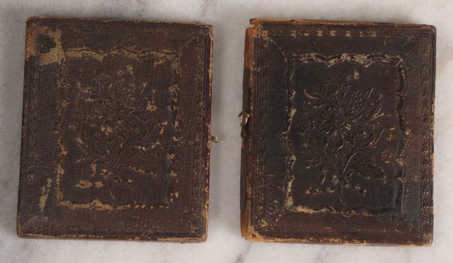 Lot 129 - Antique 1/9th Plate Daguerreotype Photograph Of Woman Resting Her Hand On Her Head In Full Split Leatherette Case