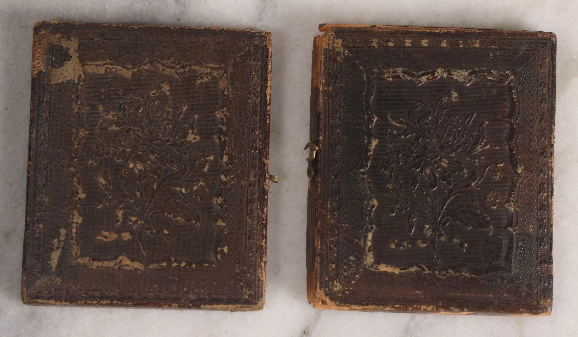 Lot 129 - Antique 1/9th Plate Daguerreotype Photograph Of Woman Resting Her Hand On Her Head In Full Split Leatherette Case