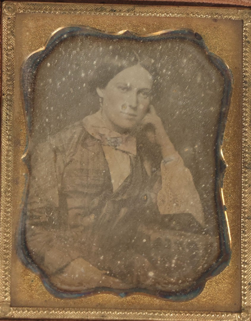 Lot 129 - Antique 1/9th Plate Daguerreotype Photograph Of Woman Resting Her Hand On Her Head In Full Split Leatherette Case