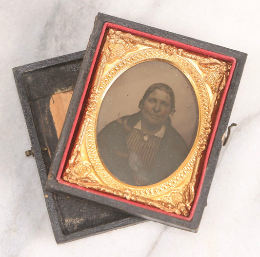 Lot 132 - Antique 1/9th Plate Ambrotype Photograph Of Matronly Woman In Full Split Leatherette Case
