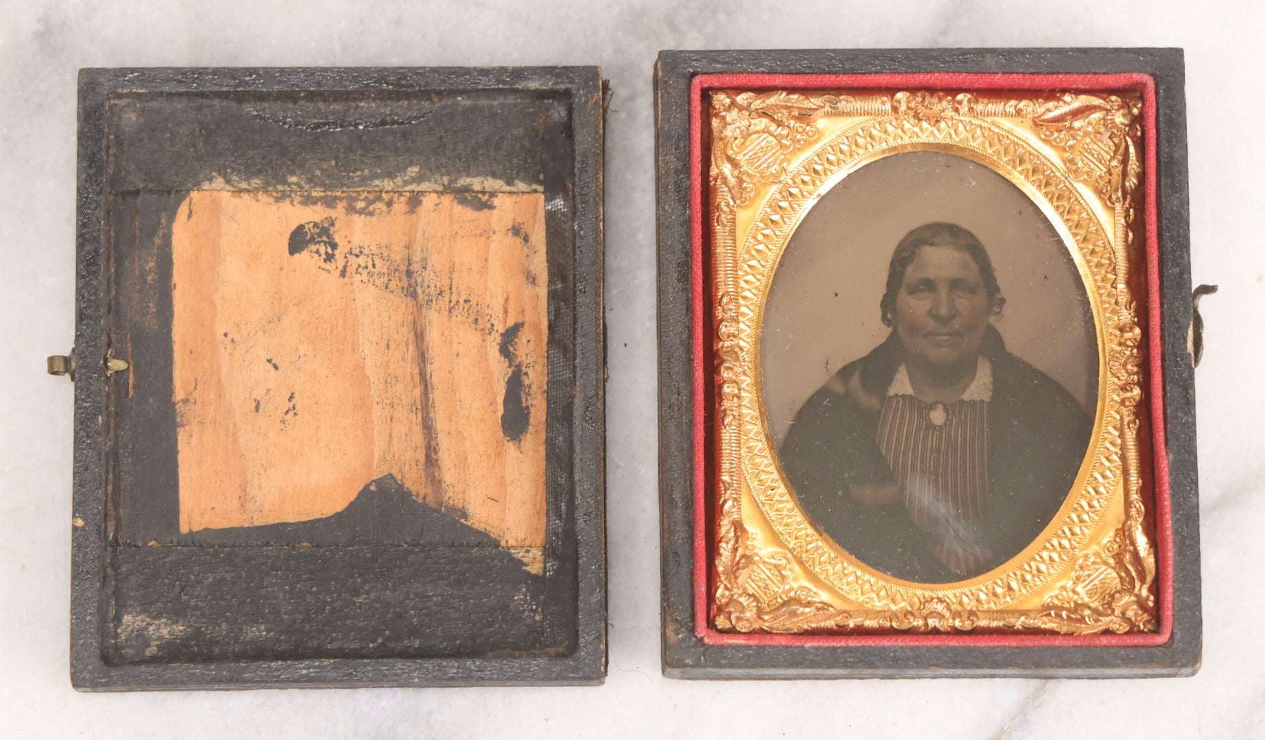 Lot 132 - Antique 1/9th Plate Ambrotype Photograph Of Matronly Woman In Full Split Leatherette Case