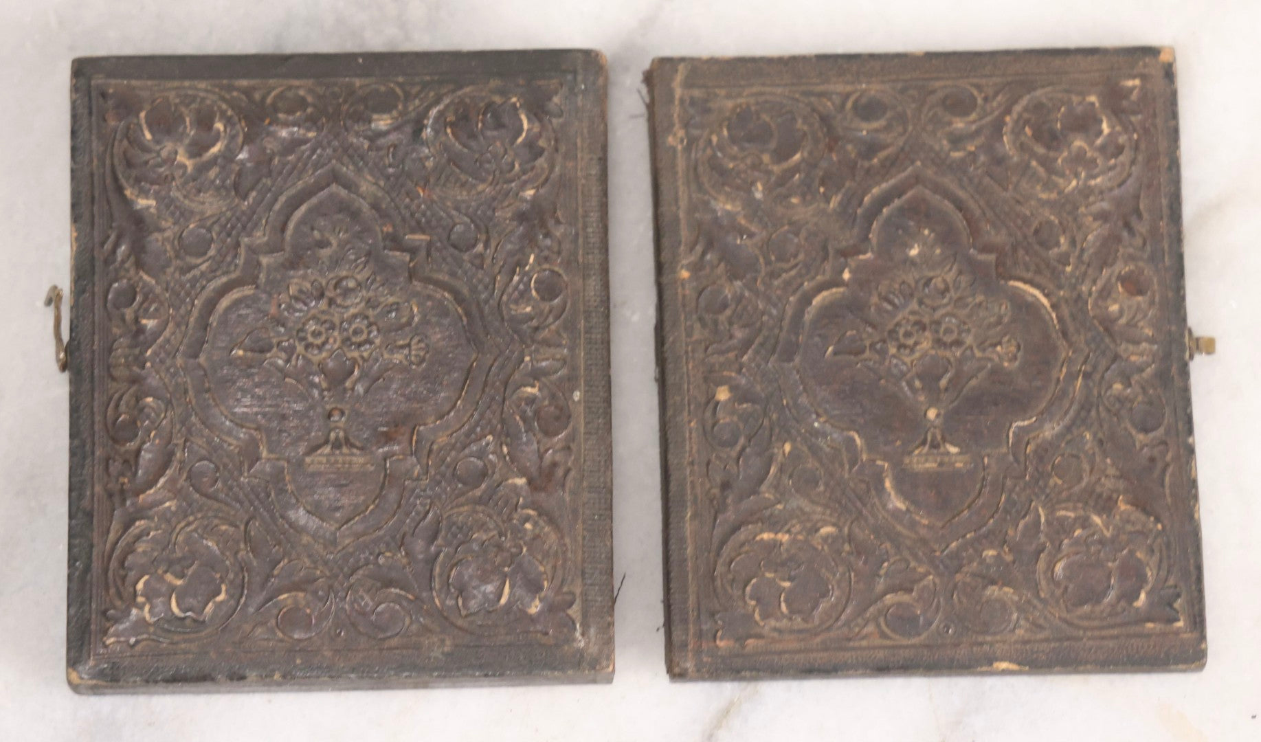 Lot 132 - Antique 1/9th Plate Ambrotype Photograph Of Matronly Woman In Full Split Leatherette Case