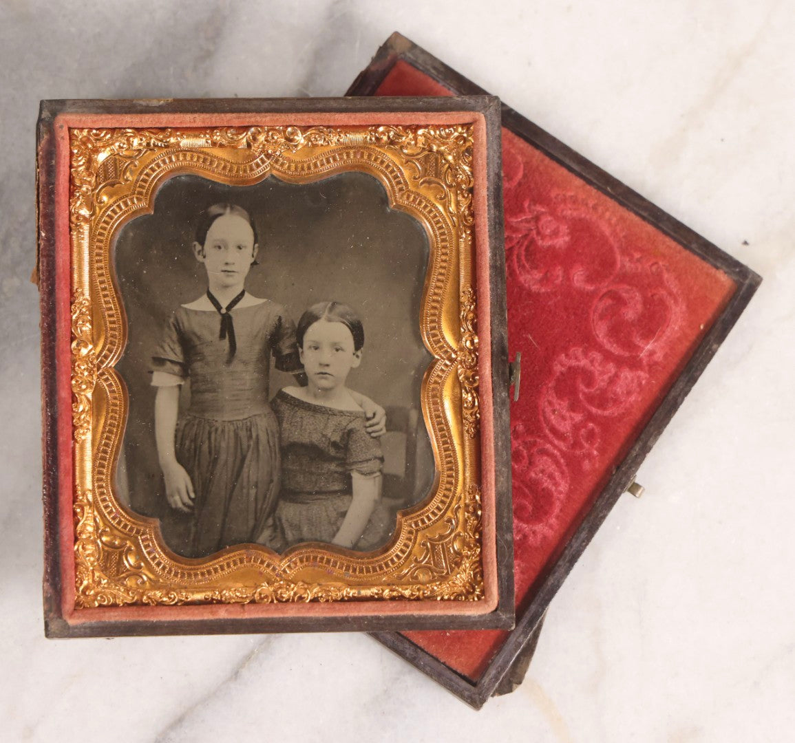 Lot 144 - Antique 1/6th Plate Tintype Photograph Of Two Sisters In A Full Split Leatherette Case