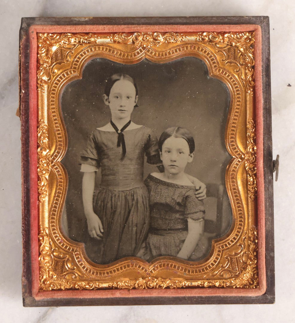 Lot 144 - Antique 1/6th Plate Tintype Photograph Of Two Sisters In A Full Split Leatherette Case