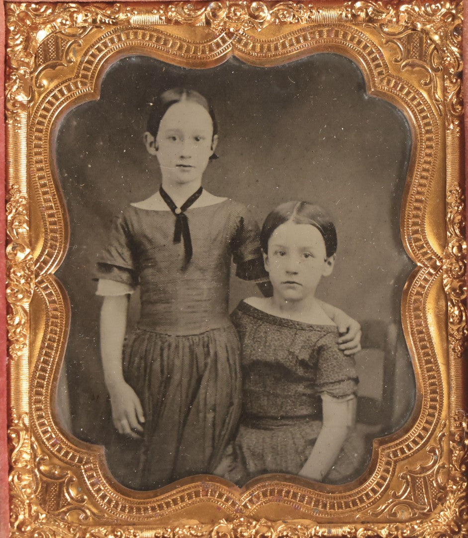 Lot 144 - Antique 1/6th Plate Tintype Photograph Of Two Sisters In A Full Split Leatherette Case