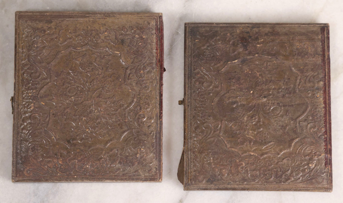 Lot 144 - Antique 1/6th Plate Tintype Photograph Of Two Sisters In A Full Split Leatherette Case