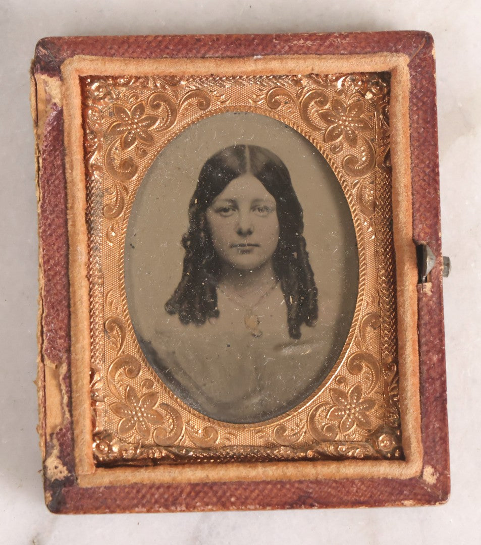 Lot 145 - Antique 1/9th Plate Tintype Photograph Of Young Woman With Curly Hair In A Full Split Leatherette Case