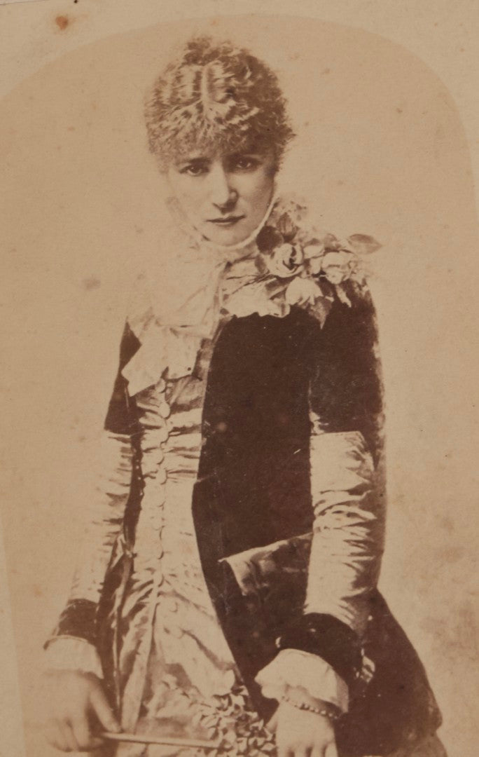 Lot 154 - Antique Cabinet Card Photograph Of Actress Mademoiselle Sarah Bernhardt In Theatrical Costume