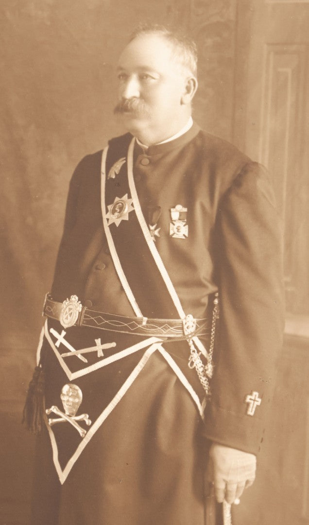 Lot 156 - Antique Foldered Studio Photograph Of Freemason / Knights Templar Member Wearing Skull And Crossbones Apron, Identified As Theo. Stand, Photographed At The Newell Studio, Rockville, Connecticut, 1921