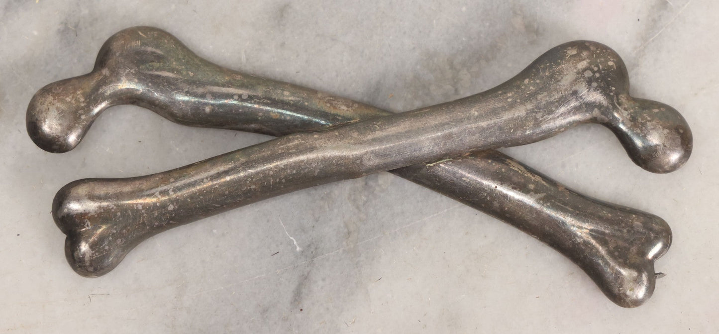 Lot 157 - Antique Silverplate Crossbones Fragment From Knights Templar Ceremonial Apron Or Regalia