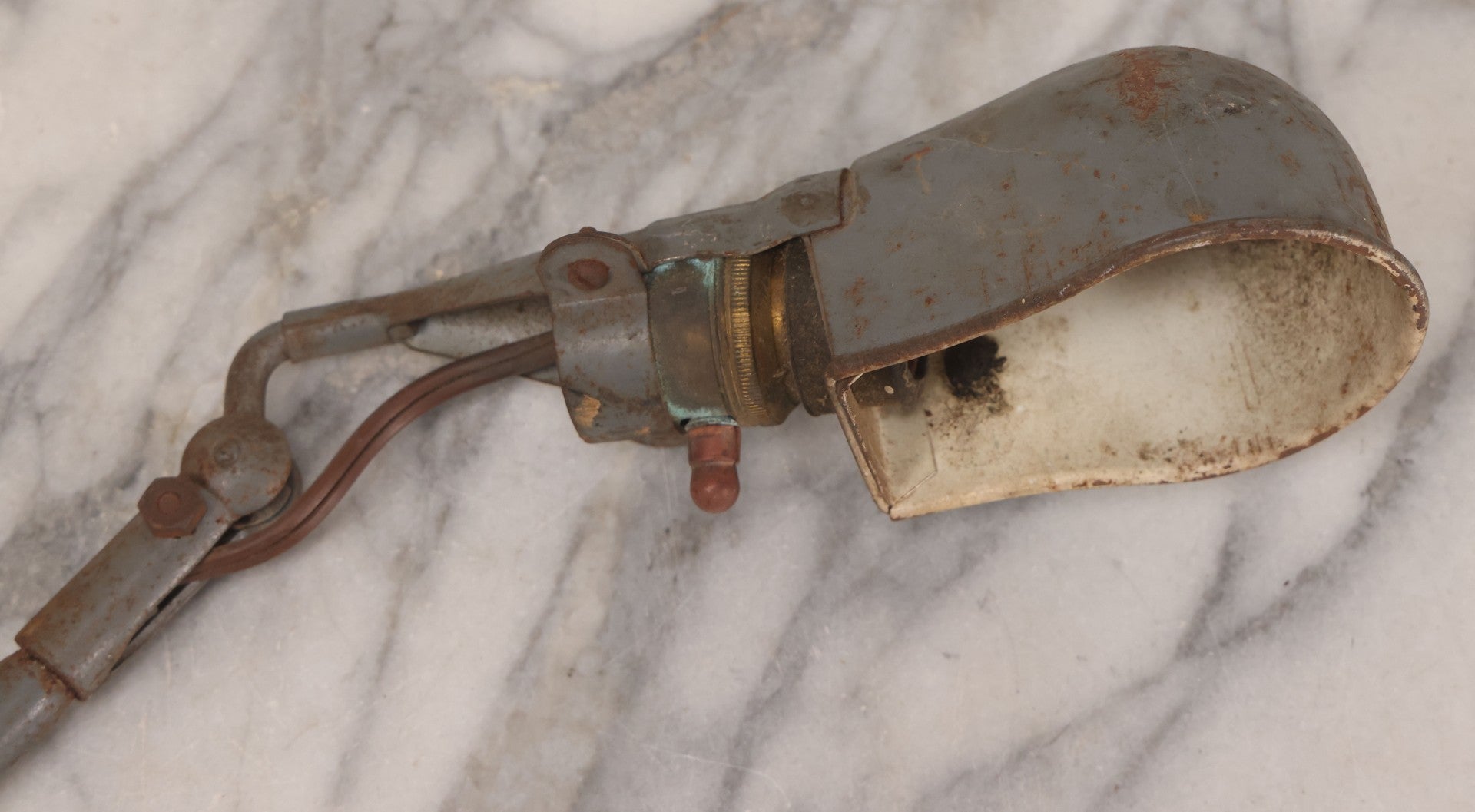 Lot 200 - Vintage Adjustable Bench Mount Industrial Work Lamp With Articulating Arm And Bolt On Base, Working Condition